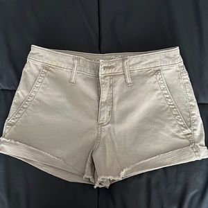 Universal Thread size 4 tan/ beige shorts